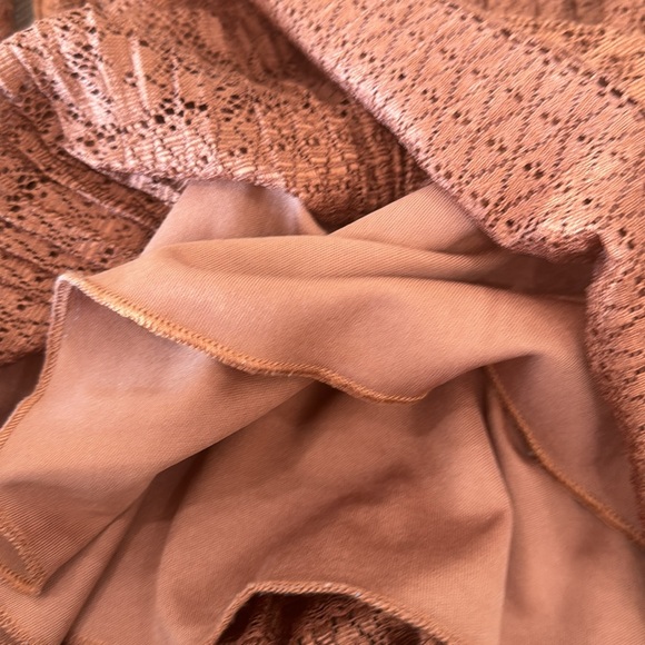 Willow root xs burnt orange flowy top - Picture 5 of 5